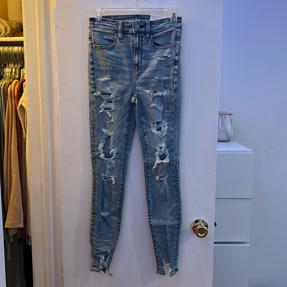 American Eagle ripped jeans - never worn (tags still on)